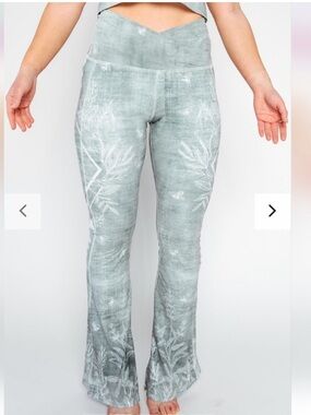 Yoga Democracy Pure Sage‎ Flared Legging Pants Large